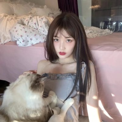 春雪覆红墙